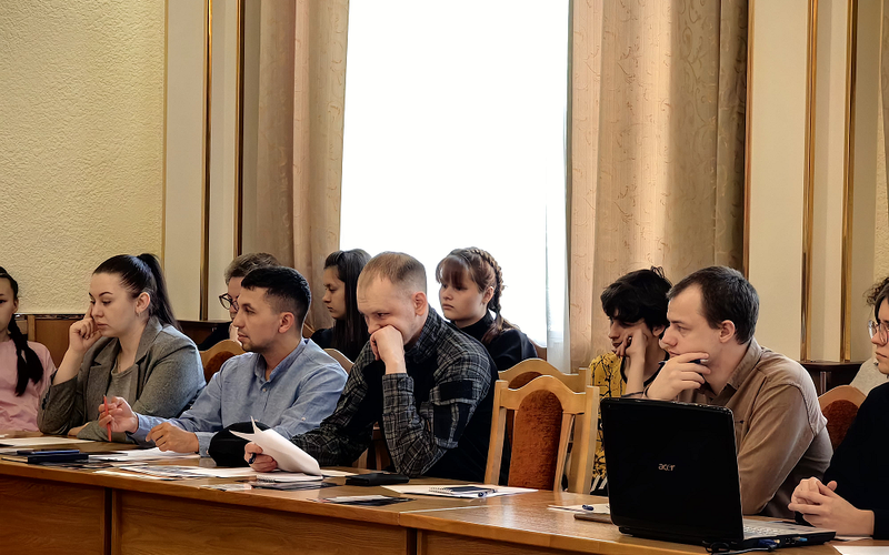 Профессиональное самоопределение и забота о молодежи: как в поселке Ягодное прошел Молодежный совет