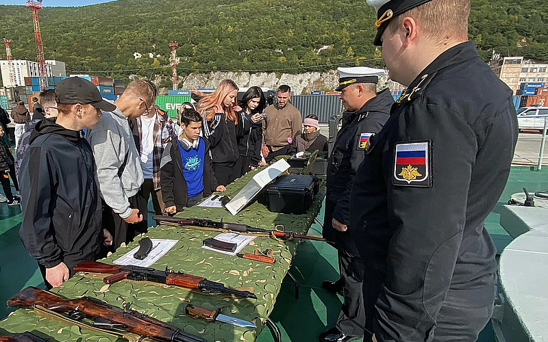 Правда и сила флота: делегация СОШ п. Ягодное приняла участие в патриотической акции «Тихоокеанская слава. Сила в правде - 2026»